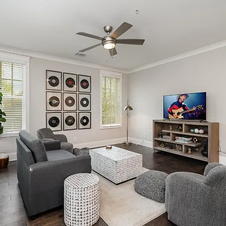 Villa Belwood Duo-2 Units-Across Parthenon-Mins Broadway